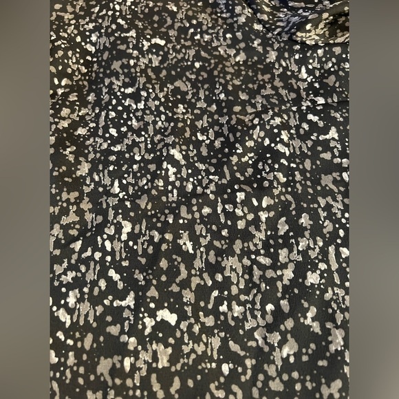 NWT Express Button-up Blouse In Black Multi size L - Picture 10 of 10